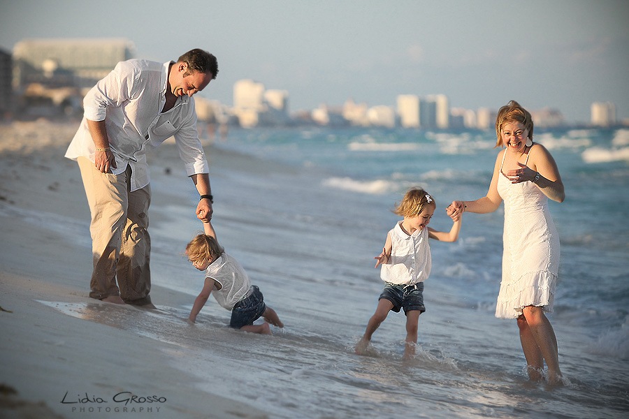 Cancun beach family portrait photographer