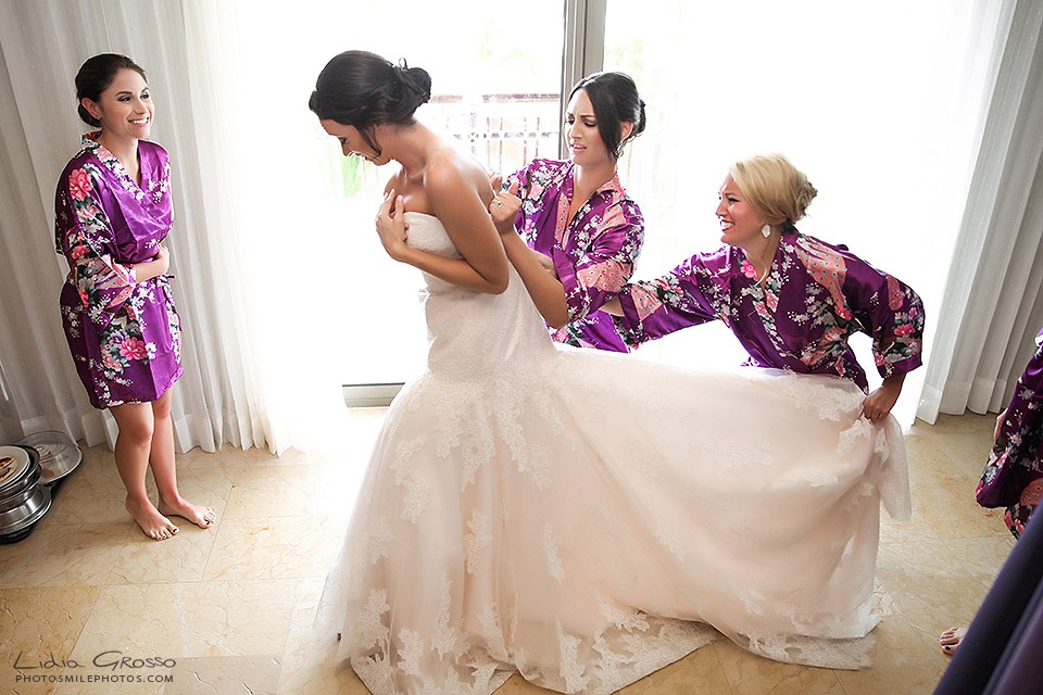 brides getting ready photography