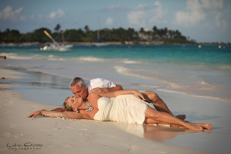 Beach sessions Cancun wedding photographer