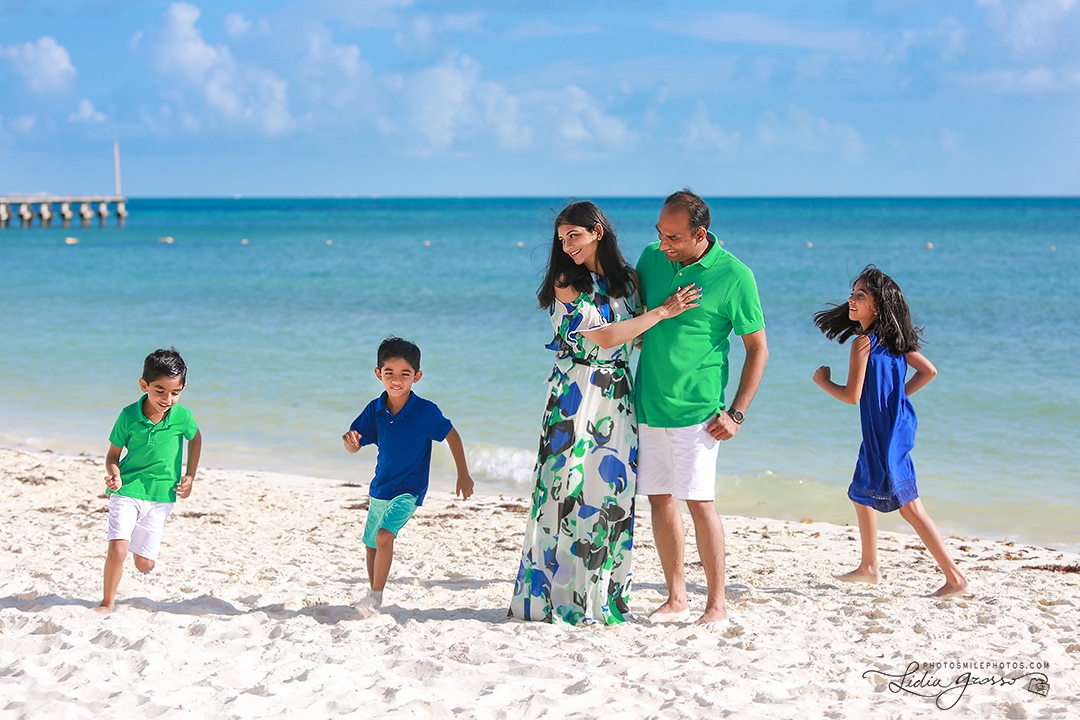 Fiesta Americana Coral Beach family portrait